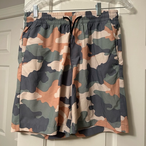 Old Navy Active Men’s board shorts Camo - Picture 1 of 1